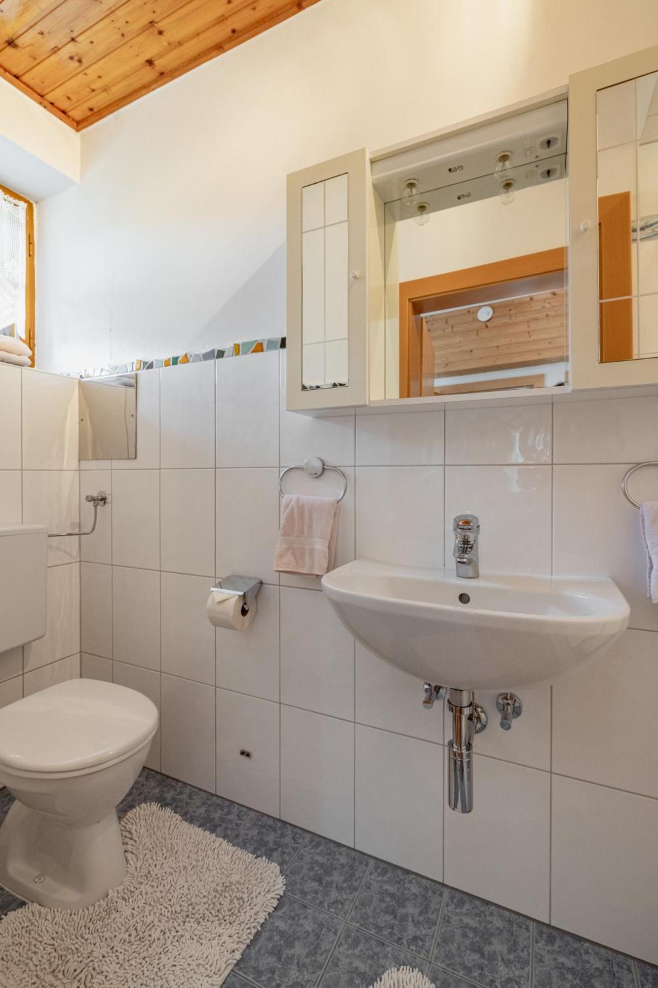 Lissis Bauernhof Appartments Gundersheim ภายนอก รูปภาพ